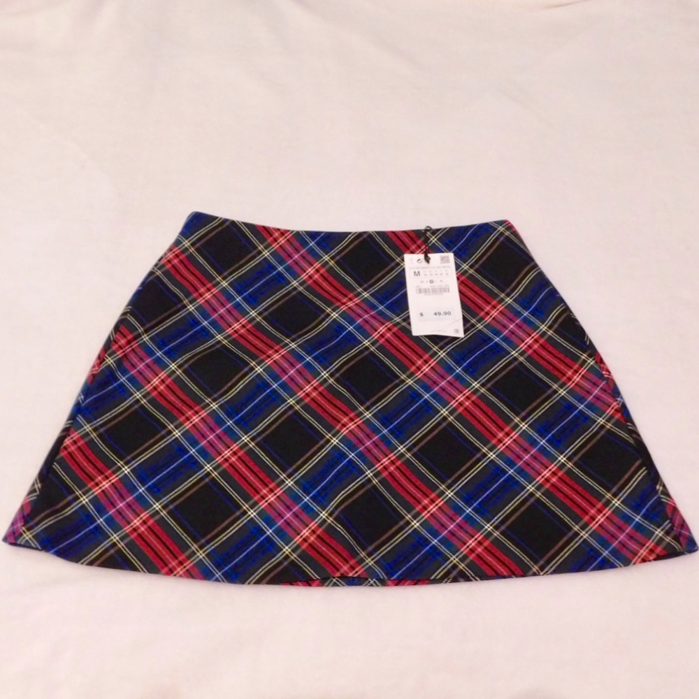 ZARA WOMANS MINI PLAID SKIRT